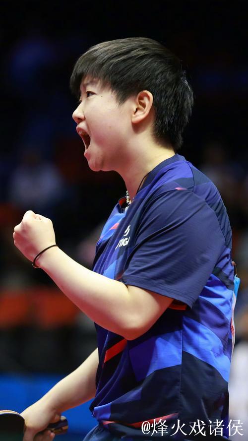 孙颖莎4-1战胜王晓彤 成功晋级十五运会女单八强