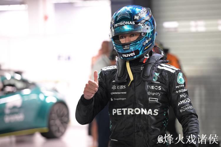 F1新加坡站排位赛:拉塞尔夺得杆位,维斯塔潘紧随其后 F1新加坡站排位赛:拉塞尔夺得杆位,维斯塔潘紧随其后