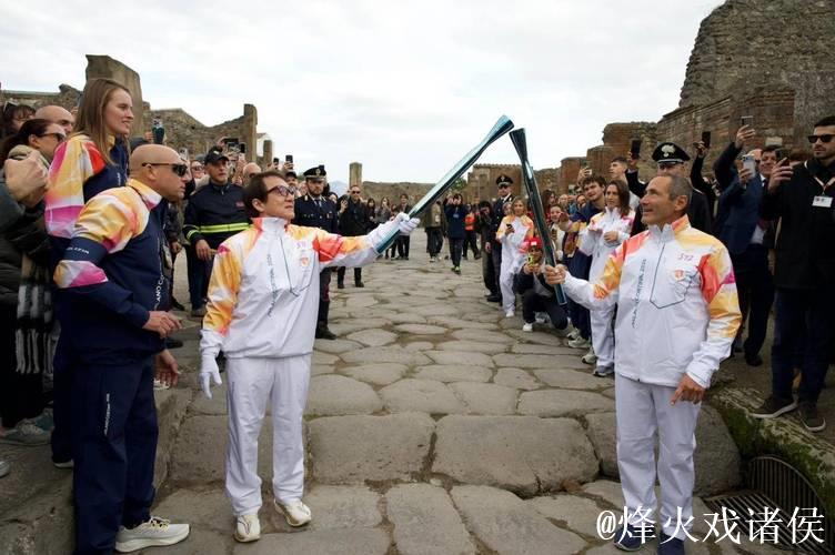 成龙助力米兰-科尔蒂纳冬奥会火炬传递仪式